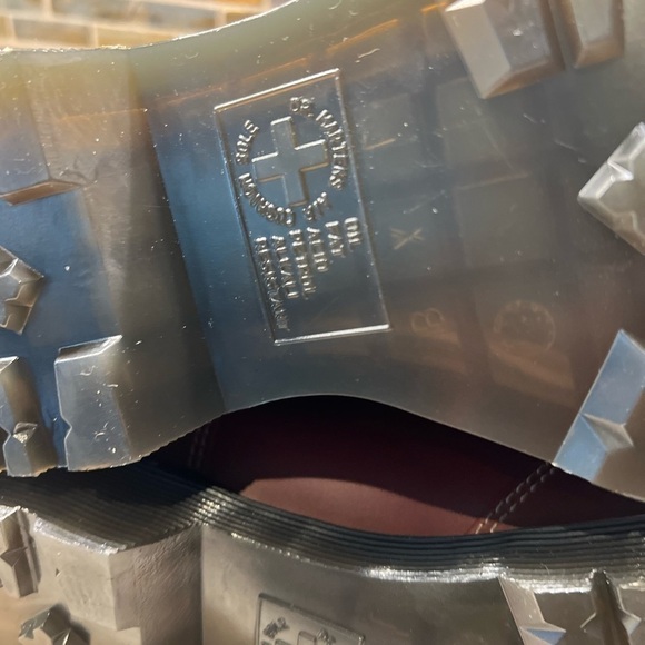 Dr. Martens 2976 Leonore Faux Fur Lined Chelsea Boots - Picture 10 of 14